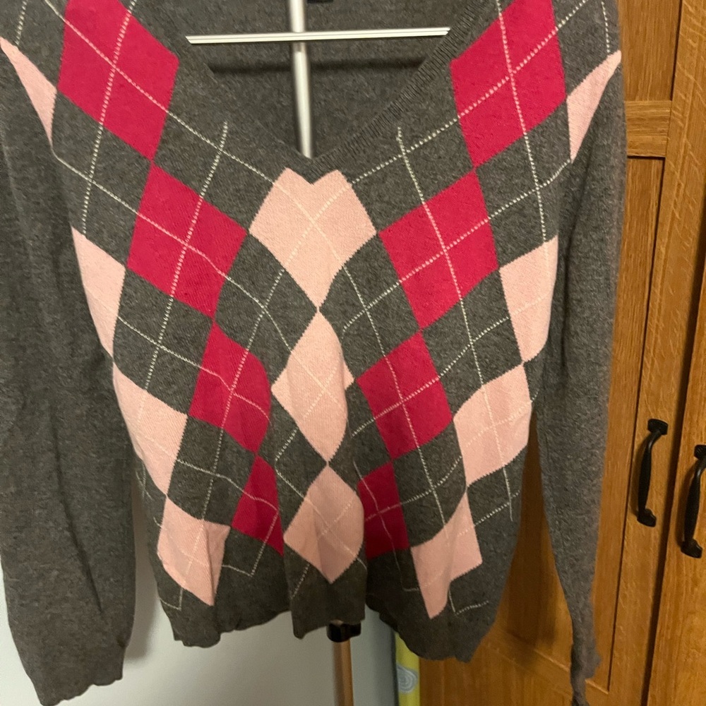 Michael Kors Cashmere V-Neck Sweater - Pink and Gray Argyle